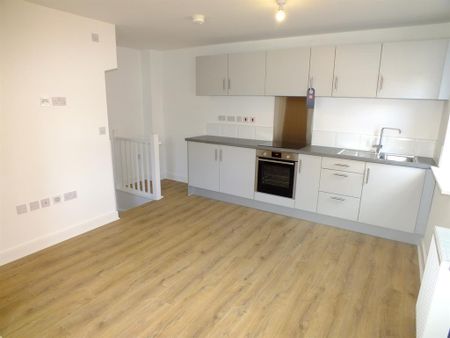 2 bedroom semi-detached house to rent - Photo 5