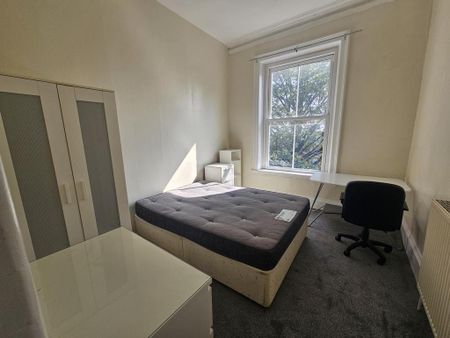 4 bedroom flat to rent - Photo 4