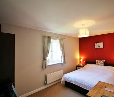 2 bedroom flat to let - Photo 2