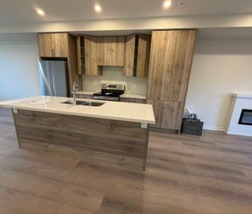 For Lease - 17 Victor Metcalf Lane, Richmond Hill, Ontario - Photo 3