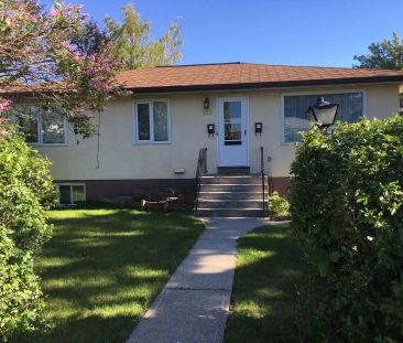 Inner City - Highland Park 3-br Bungalow Main Floor Suite — 3 Bedrooms Main Floor - Photo 1