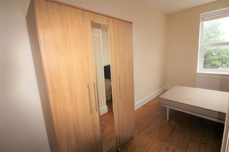 3 bedroom flat to rent - Photo 3