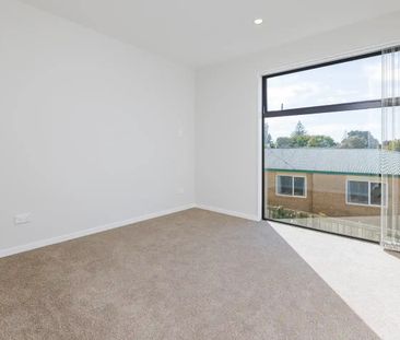 MANGERE BRIDGE, 4 BEDROOMS - Photo 1
