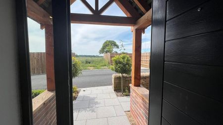 5 bedroom detached house to rent - Photo 4