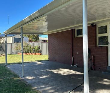 COTTAGE STYLE TUCKED AWAY IN EAST BUNBURY - Photo 4