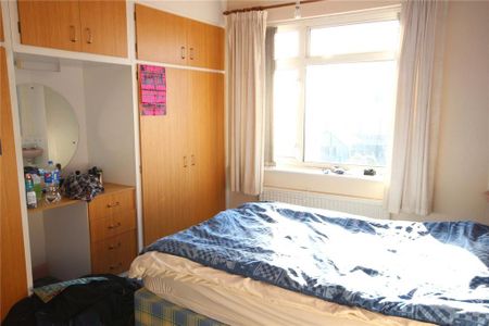 3 bedroom end of terrace house to rent - Photo 3