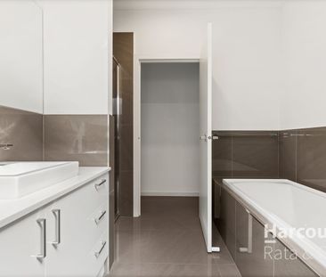 Spacious and Modern 4 Bedroom Home in Wollert - Photo 4