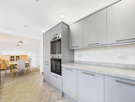 3 bedroom semi-detached bungalow to rent - Photo 5