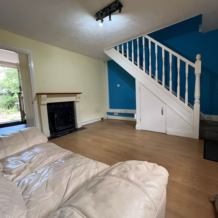 2 bedroom house to rent High Street, Kelvedon, CO5 - Photo 1