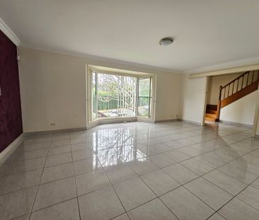 A tasteful family residence walking distance to Showground station - Photo 4