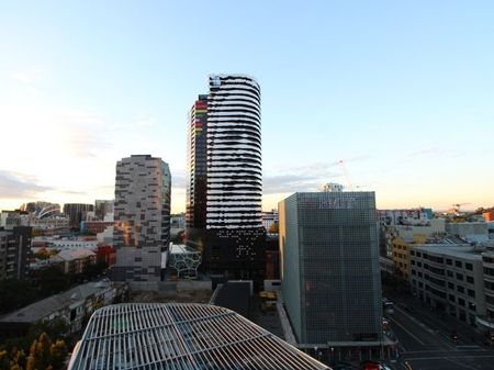 Modern Luxury Living On The Heart of Melbourne - Photo 5