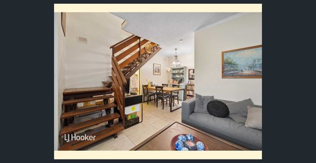 Between The Sea & The City - Photo 1