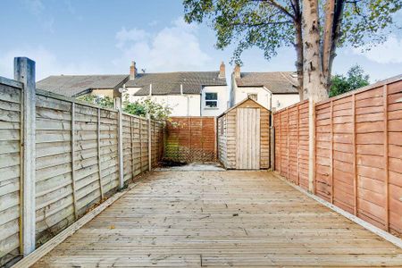 2 bedroom flat to rent - Photo 2