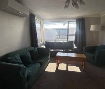 Tidy three bedroom home - Photo 3