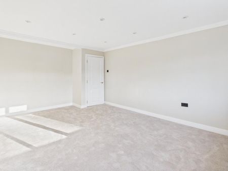 4 bedroom detached house to rent - Photo 4