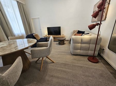 Koffer packen & einziehen: Stilvoll möblierte Altbauwohnung mit neuer Einbauküche - Foto 3