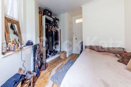 Located within a mansion block close to Highgate Village - Photo 3