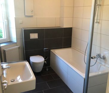 *** Modernisierte Altbauwohnung mit toller Wohnküche und Loggia zu ... - Photo 5