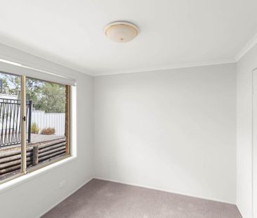 4 BEDROOM MODERN FAMILY HOME - Photo 3