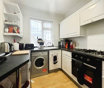 Moor Lane, Staines-upon-Thames, Surrey, TW18 4YW - Photo 6