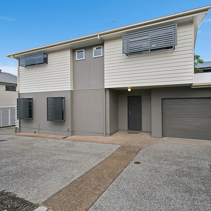 Large Townhouse in Premium Location - Photo 1