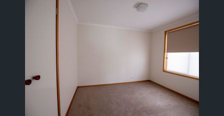 Well Maintained 2 Bedroom Unit - Photo 3