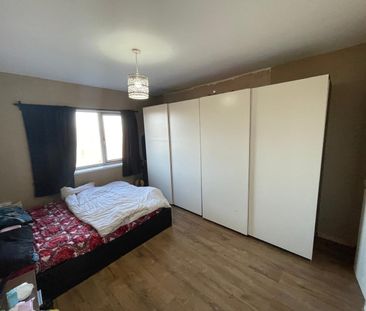 3 Bed Flat, Holly Lane, B66 - Photo 3