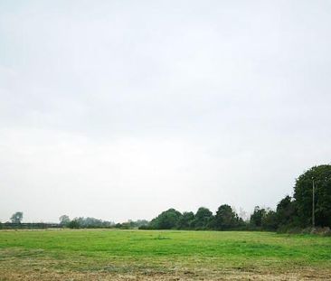 2 bedroom end of terrace house to rent - Photo 2