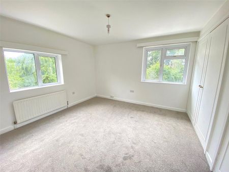 4 bedroom detached house to rent - Photo 2