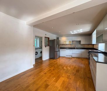 5 bedroom detached house to rent - Photo 1