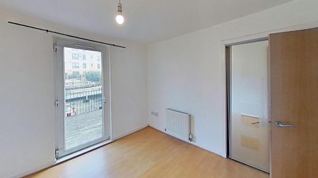 3 bedroom flat to rent - Photo 2