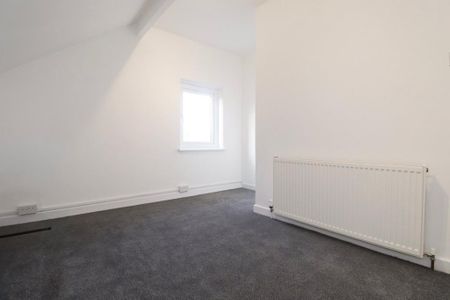 4 bedroom end of terrace house to rent - Photo 5