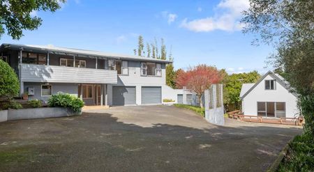 4 Bedroom Family house in Torbay - Photo 3