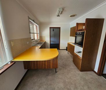 Top Location - Spacious House & Pool! *Open Thurs 19/02/ 4.00pm to ... - Photo 2