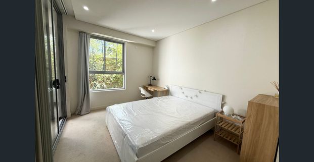 Contemporary Fully Furnished Light-Filled Apartment - Photo 1