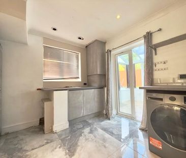 3 bedroom end of terrace house to rent - Photo 5
