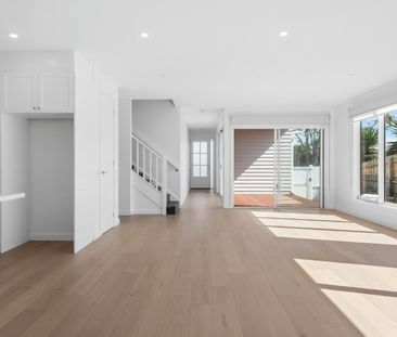 As new home in central seaside location! - Photo 1