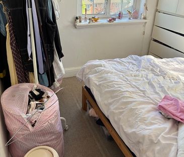 Room in a Shared Flat, Conal Court, SW16 - Photo 4