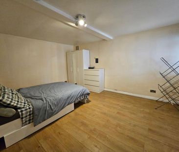 4 bedroom semi-detached house to rent - Photo 6