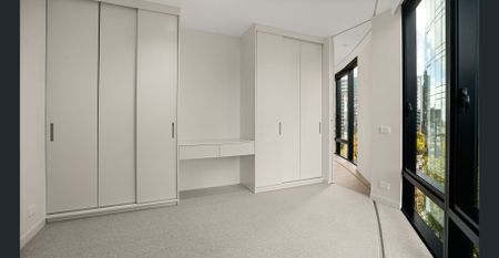 Beautiful two bedroom in a gorgeous location - Photo 3