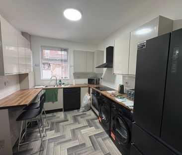 Room in a Shared House, Moseley Road, M14 - Photo 6