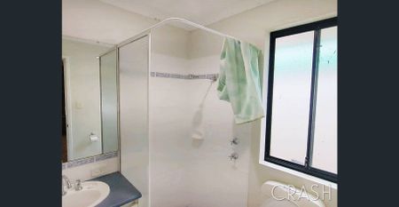 Charming 4 Bedroom 2 Bathroom in Orelia! - Photo 2