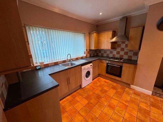 West Avenue, Woodlands, Doncaster, DN6 - Photo 1