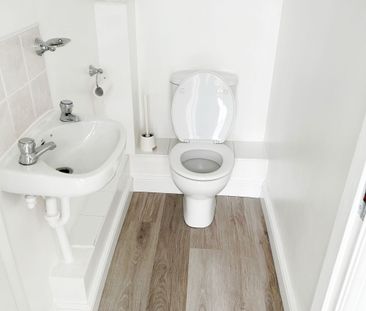 Queens Ave, Glazebury - Photo 4