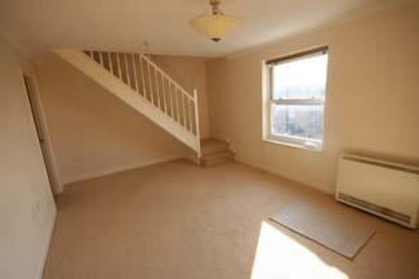 2 bedroom Flat To Let Total Size: 636 SQ FT - Photo 1