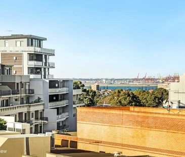 Spacious split level penthouse apartment in Kogarah CBD - Photo 6