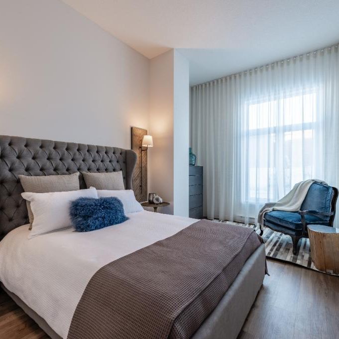 Superbe condo 3 1/2 + Boudoir (1 bdrm +Den) à louer dans Pointe-Claire - Photo 1