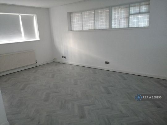 4 bedroom detached house to rent - Photo 1