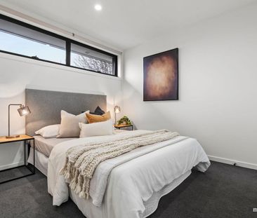 Two Bedroom Apartment in the heart of Footscray! - Photo 5