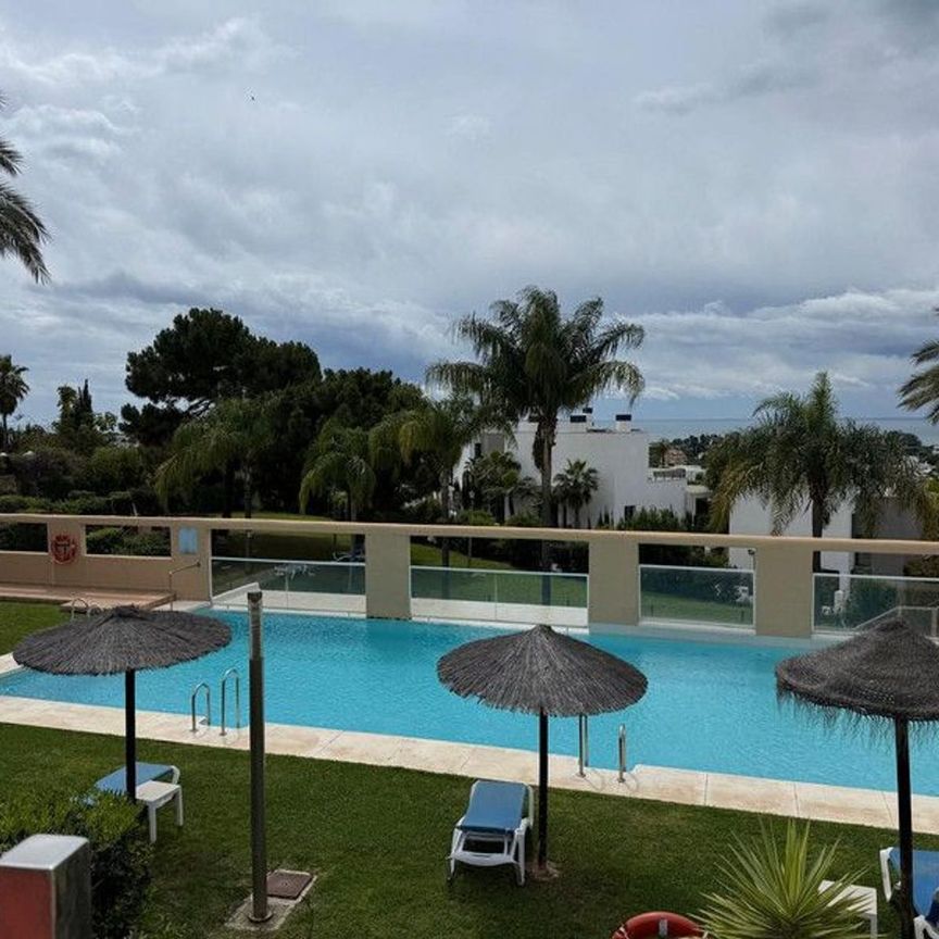 Alquiler de piso en Avenida de la Resina - Photo 1